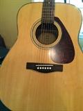                   Yamaha Acoustic F326 guitar