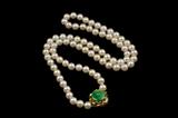 LOT 88: A PEARL, JADEITE AND 14 KARAT GOLD NECKLACE