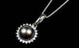 LOT 89: A BLACK TAHITIAN PEARL, DIAMOND AND 14 KARAT WHITE GOLD PENDANT