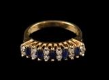 LOT 93: A SAPPHIRE, DIAMOND AND 14 KARAT GOLD RING