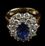 LOT 95: A DIAMOND, SAPPHIRE AND 14 KARAT GOLD RING