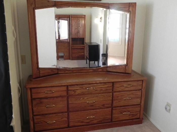 Dresser with morror