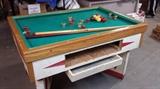 Bumper pool table