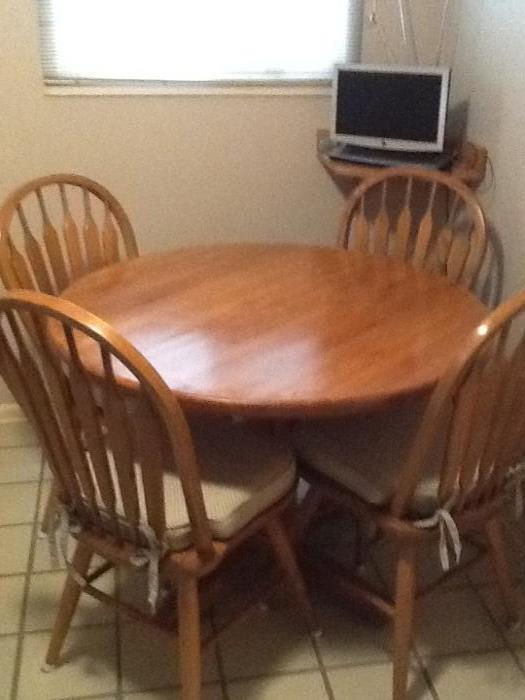 round kitchen table with 4 chairs