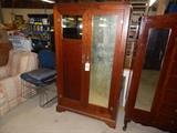 ANTIQUE CHIFOROBE