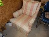 ACCENT CHAIR
