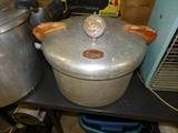 ANTIQUE PRESSURE CANNER