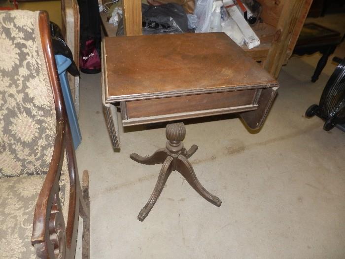 SMALL ANTIQUE DROP LEAF TABLE