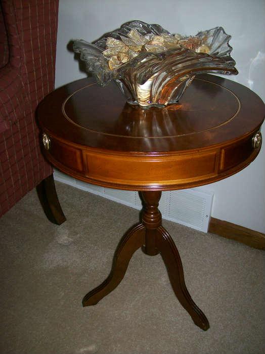 ROUND 2 DRAWER TABLE