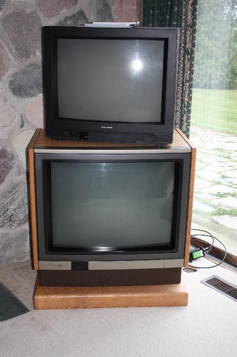 TV w/enclosed stand / Small TV - Mitsubishi /have manuals