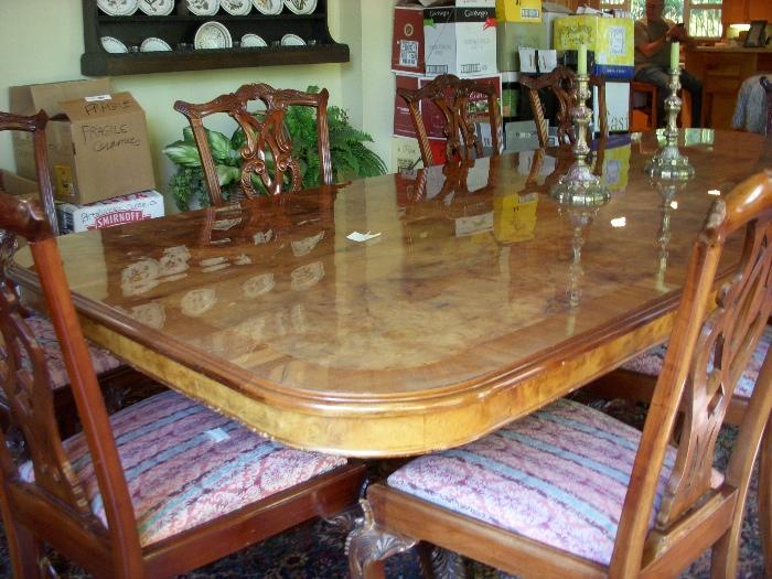 BEAUTIFUL 10' DINNING TABLE &12 CHAIRS