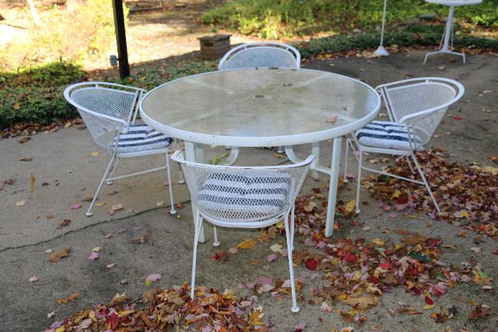 White wrought iron patio sent 7 pieces