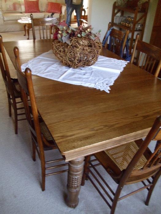 oak table with 5 leaves