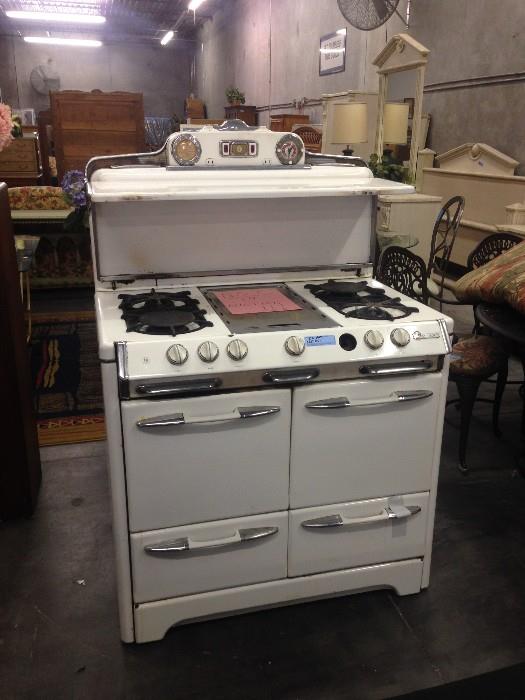 Vintage White Oven 