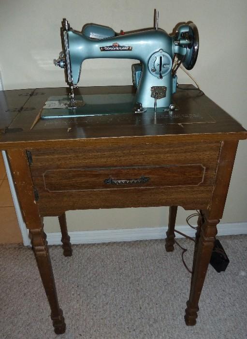 Vintage Universal Sewing Machine Model 202, Made in Japan