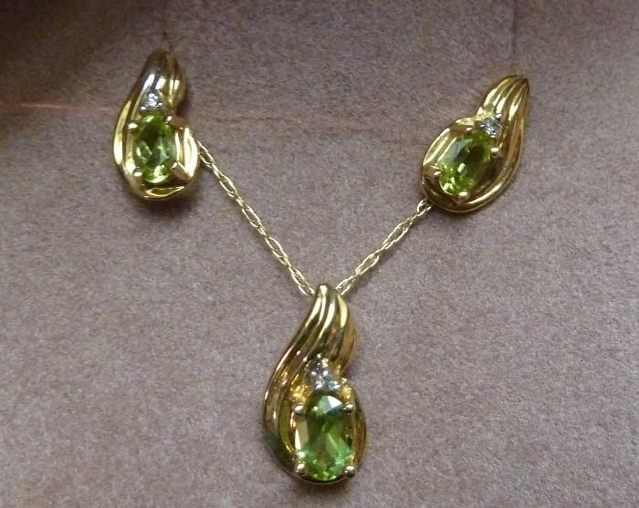 14 k Gold Peridot Necklace Earring Set