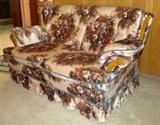 VINTAGE FLORAL LOVESEAT - UPHOLSTRY IS IN EXCELLENT CONDITION! WE HAVE THE MATCHING SOFA