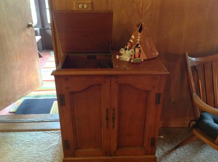 Old Magnavox radio and record player