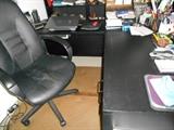 Nice office desk and chair