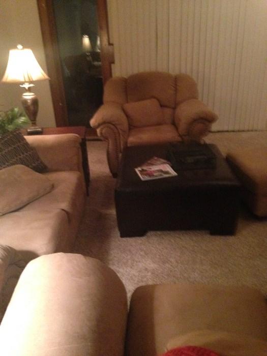 lazyboy sofa , loveseat , chair & ottoman very well maintained