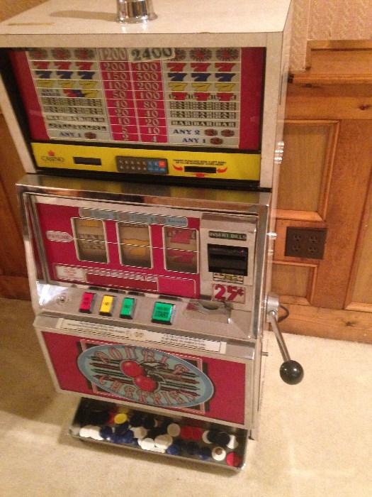 vintage slot  machine , runs