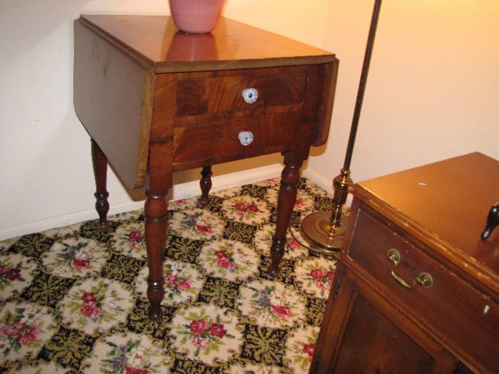 Mahogany drop leaf with 2 drawers