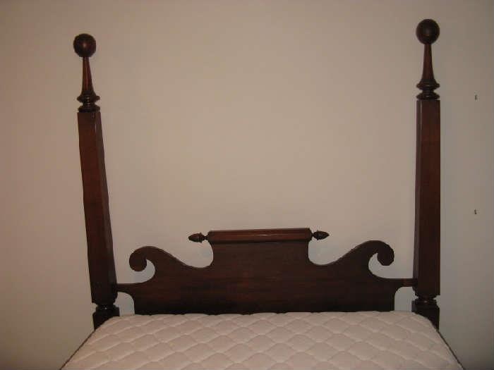 ANTIQUE 4 POSTER BED