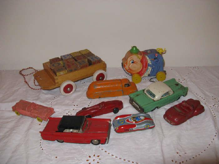 VINTAGE TOYS, PIGGY PULL TOY & WOOD WAGON WITH BLOCKS, METAL & RUBBER CARS, SHELL OIL TIN TRUCK
