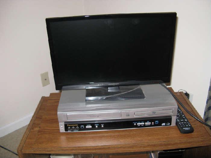 DVD/VHS PLAYER, FLAT SCREEN TV