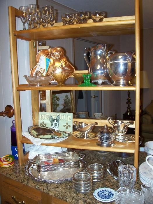 Lots of good kitchenware and miscellaneous