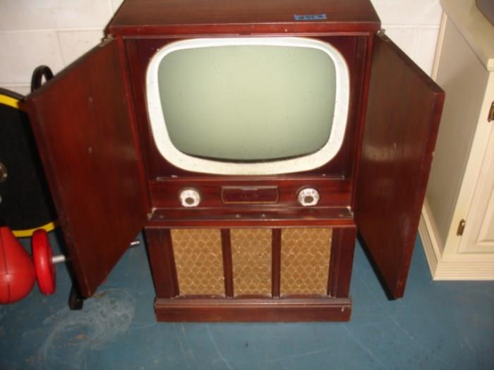 Philco Television with Mahogany Case, not working.  Place a flat screen behind the glass and presto or make into an aquarium.