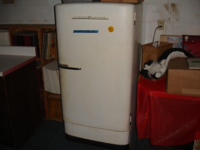 1949 Working General Electric Refrigerator with original manual