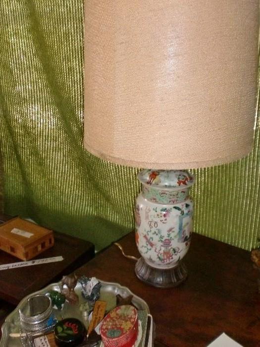 CHINESE PORCELAIN LAMP