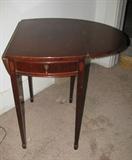 Drop leaf table