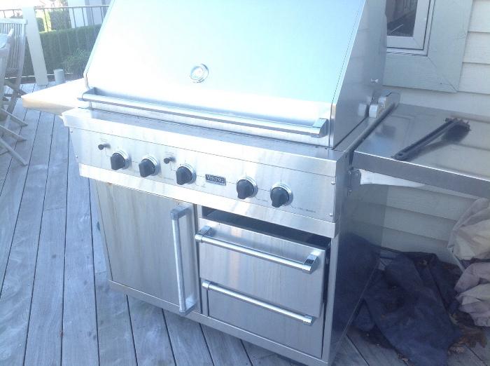 Viking BBQ / Grill - Needs Inside Burner and grill Works great...