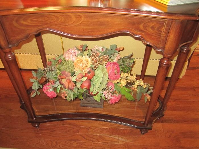 TABLE AND FLORAL