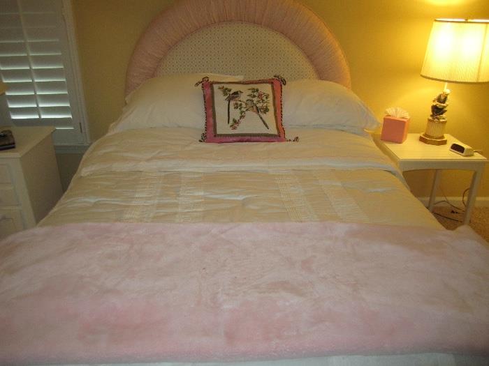 NICE BED AND BEDDING