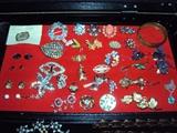 Miscellaneous costume jewelry, a few old gold rings