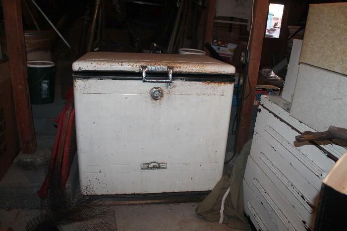 Vintage Cooler.  Please buyer beware, person could get trapped inside this.