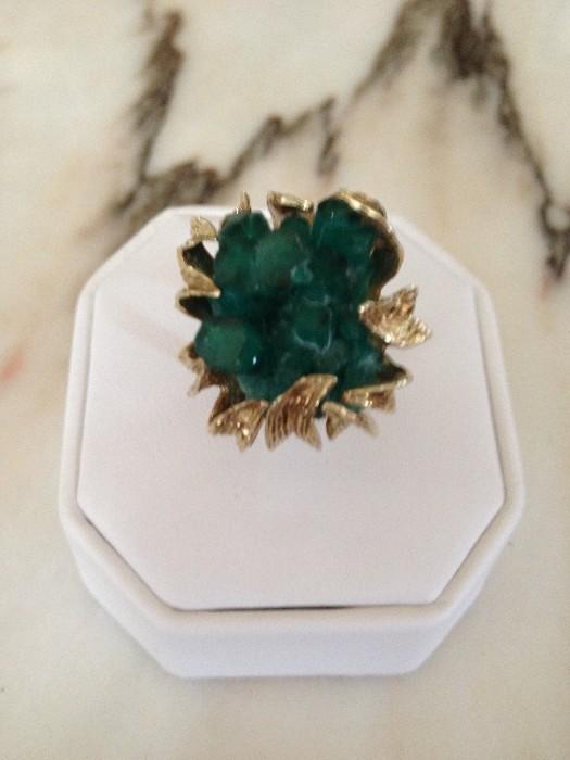 14kt gold ring with large natural uncut emerald cluster
