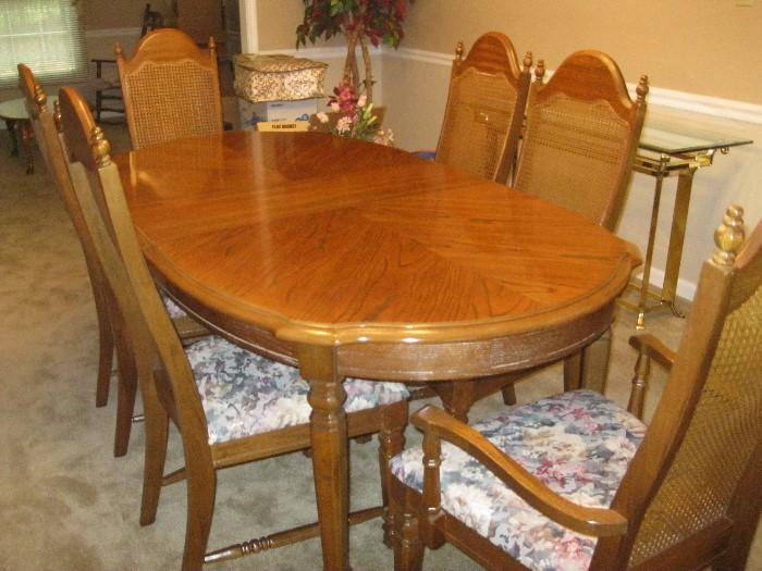 Oval dining room set - $150