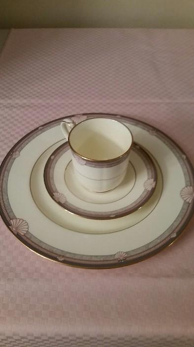 Norotate China. Service of 4 $24