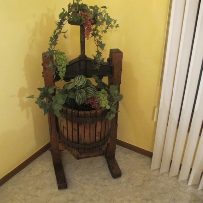 ANTIQUE WINE PRESS IN EXCELLENT CONDITION FOR AGE