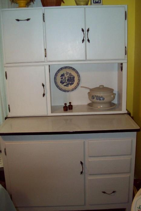 HOOSIER Style Cabinet w/Flour Sifter