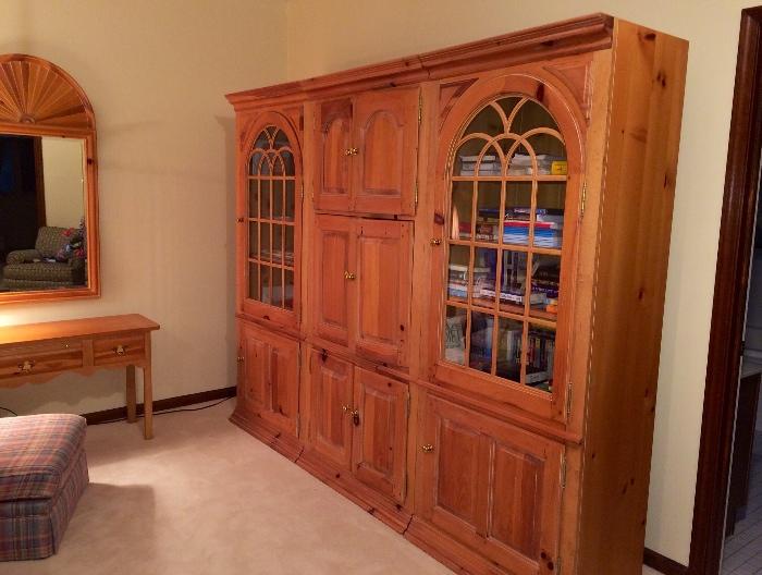 Wall Unit Entertainment Center in 3 pieces, arched Glass Windows, adjustable shelves