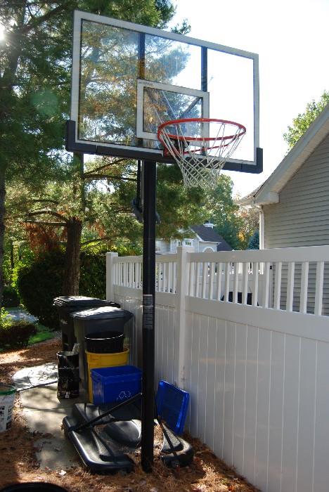 Basketball net.