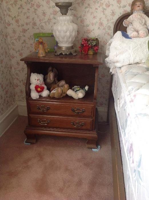 Night stand to bedroom set