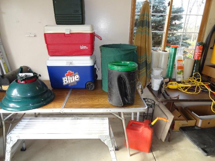 Roll your cement mix using the container on the right corner of table.  Scaffolding bench & tilting x-mas tree stand.