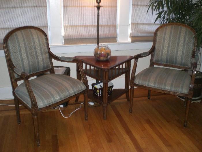 PAIR OF ARM CHAIRS AND TRIANGLE TABLE