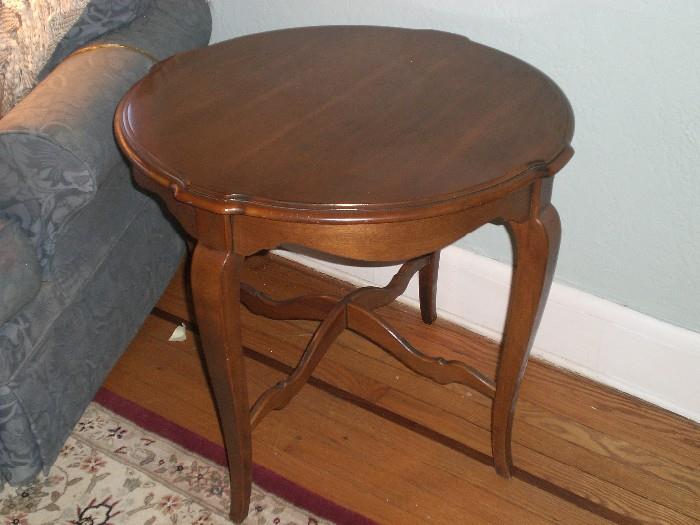 OCASSIONAL END TABLE